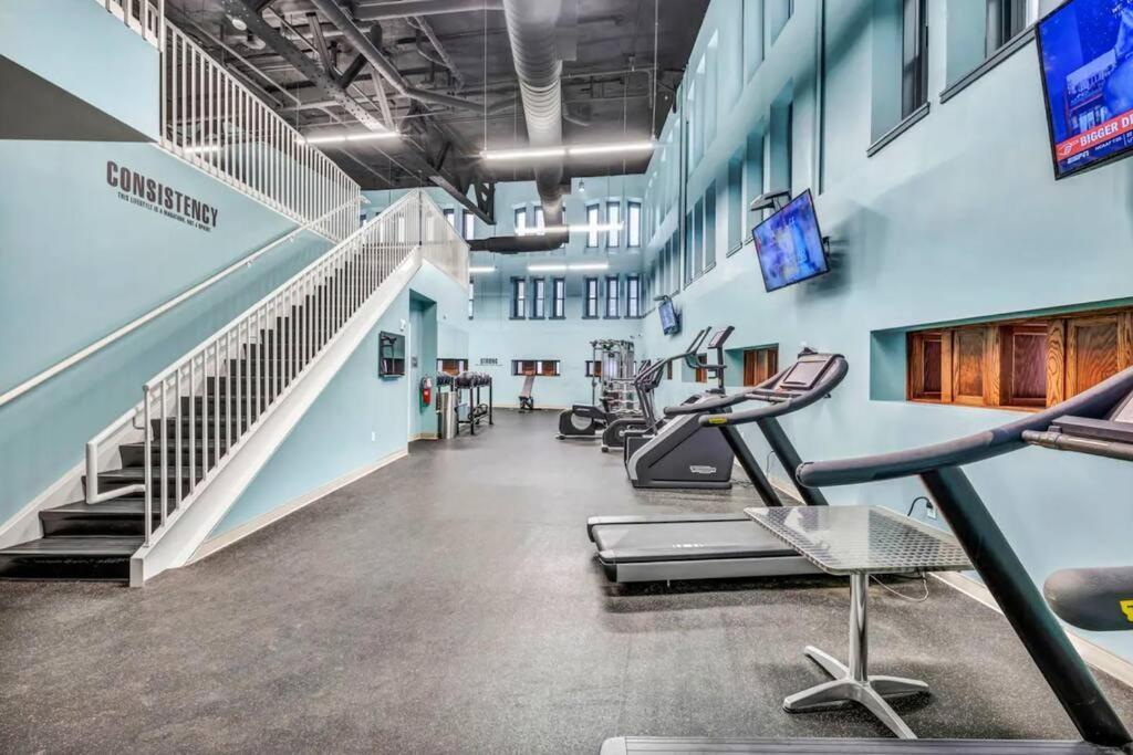 Heart Of Dt With Corner View And With Free Pool & Steam 307 Apartment Cleveland Exterior foto