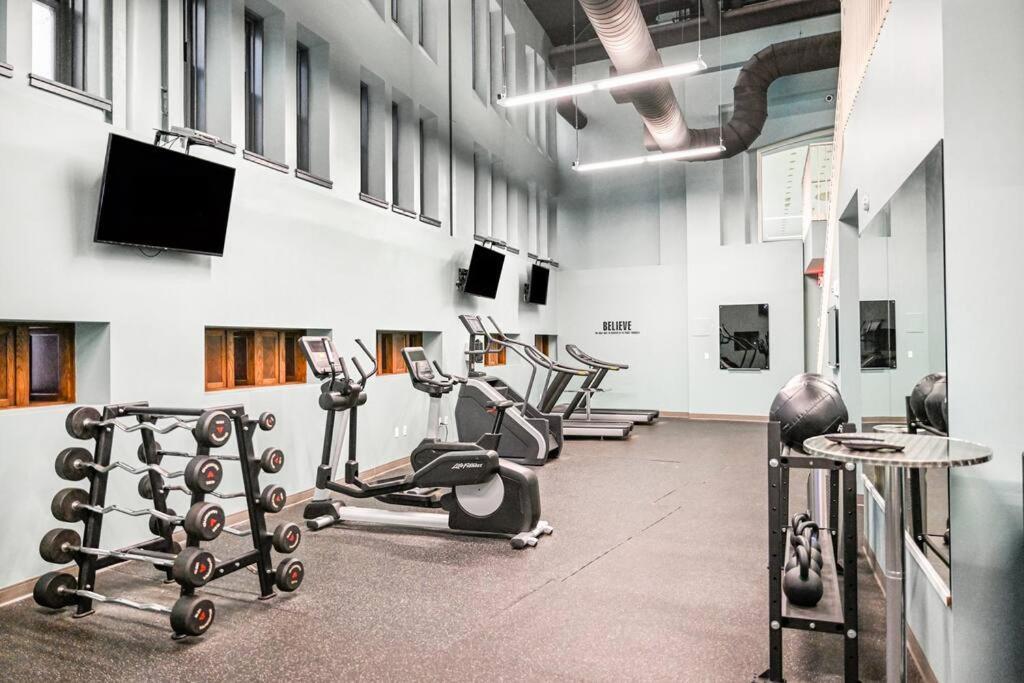 Heart Of Dt With Corner View And With Free Pool & Steam 307 Apartment Cleveland Exterior foto