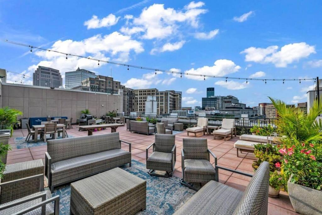 Heart Of Dt With Corner View And With Free Pool & Steam 307 Apartment Cleveland Exterior foto
