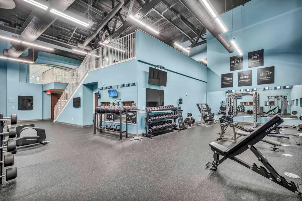 Heart Of Dt With Corner View And With Free Pool & Steam 307 Apartment Cleveland Exterior foto