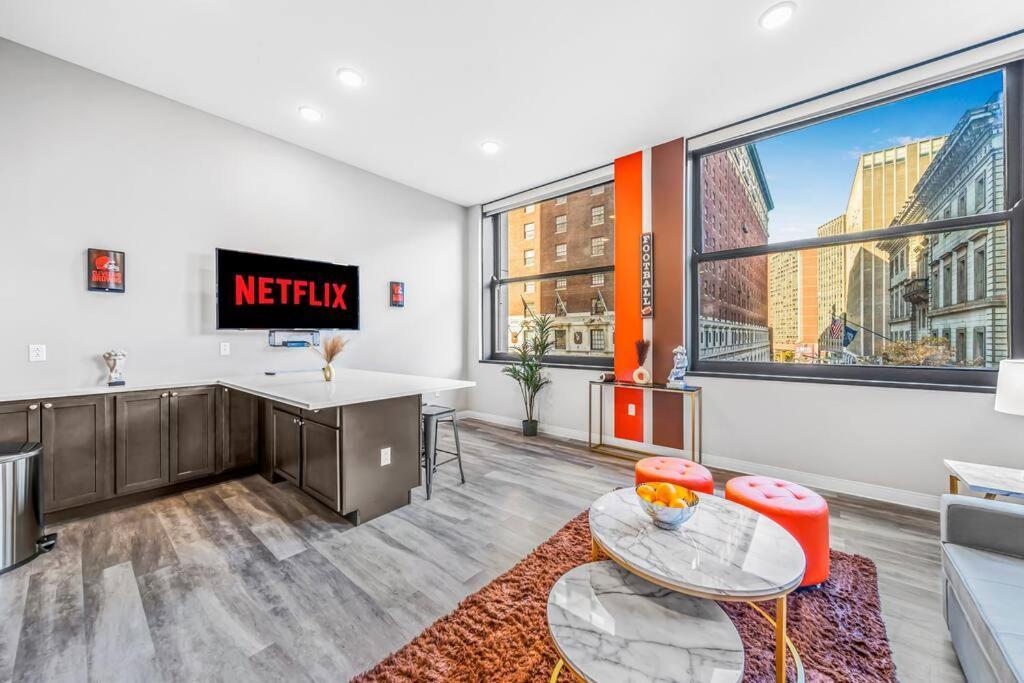 Heart Of Dt With Corner View And With Free Pool & Steam 307 Apartment Cleveland Exterior foto