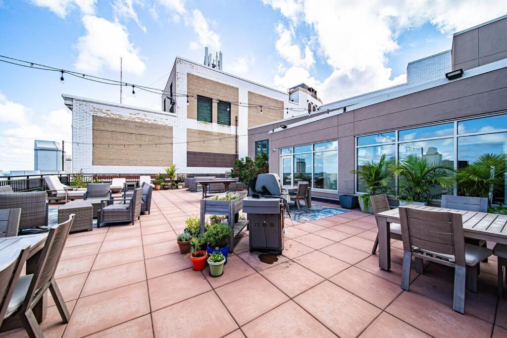 Heart Of Dt With Corner View And With Free Pool & Steam 307 Apartment Cleveland Exterior foto